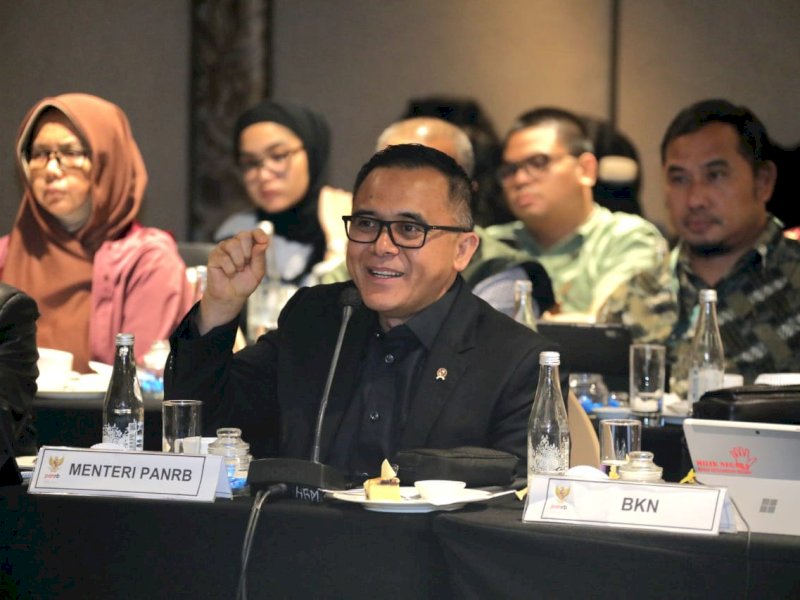 Menteri PANRB Abdullah Azwar Anas saat rapat kerja dengan Komisi II DPR RI Mengenai Roadmap Penataan Tenaga Non-ASN Tahun 2024 di Jakarta, Kamis (5/9/2024).