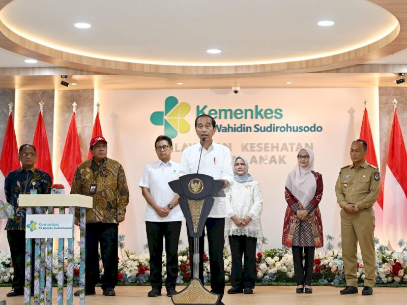  Presiden Joko Widodo meresmikan Gedung Pelayanan Kesehatan Ibu dan Anak di Rumah Sakit Wahidin Sudirohusodo, Kota Makassar, Jumat (6/9/2024). @Jejakfakta/BPMI Setpres