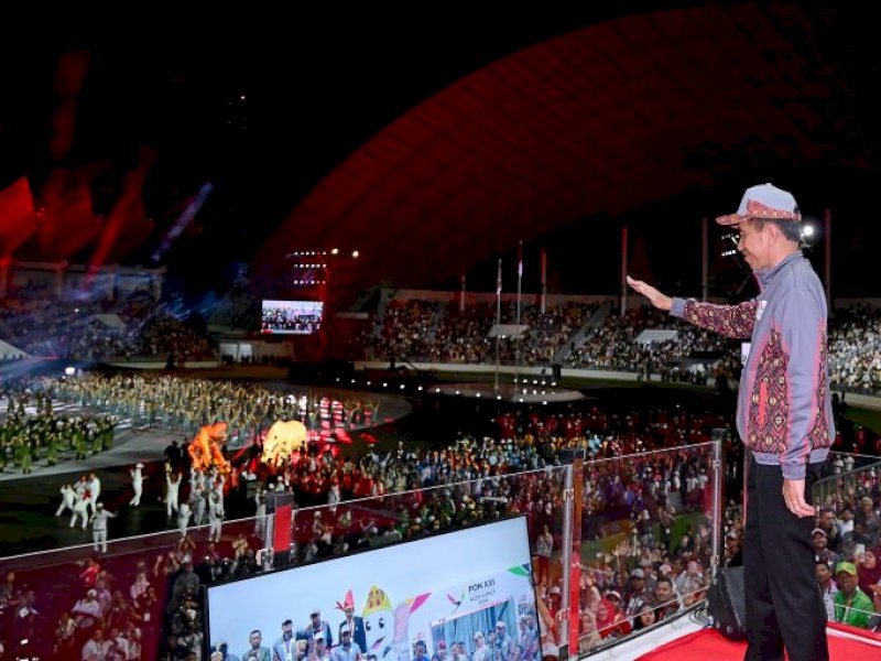 Presiden Jokowi saat membuka Pekan Olahraga Nasional (PON) XXI Tahun 2024 di Stadion Harapan Bangsa, Kota Banda Aceh, Senin malam (09/09/2024). (Foto: BPMI Setpres/Muchlis Jr)