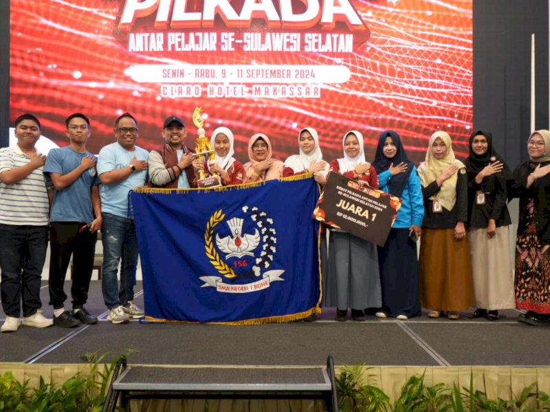 SMA Negeri 1 Kabupaten Bone tampil sebagai juara pertama lomba debat antar pelajar tingkat Sekolah Menengah Atas (SMA) Se-sulawesi Selatan yang digelar KPU Sulsel. @Jejakfakta/dok. KPU Sulsel