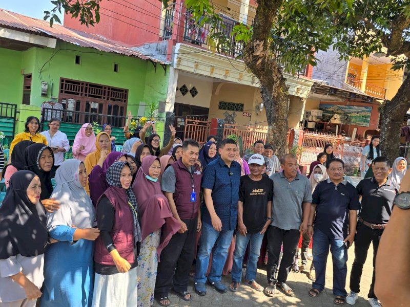 Bakal calon Wali Kota Makassar, Munafri Arifuddin saat silaturahmi bersama warga bertajuk "Mulia Peduli" di Jl. Bangkala, RT 10 RW 02, Kelurahan Biring Romang, Kecamatan Manggala, Selasa (17/9/2024). @Jejakfakta/dok. Istimewa