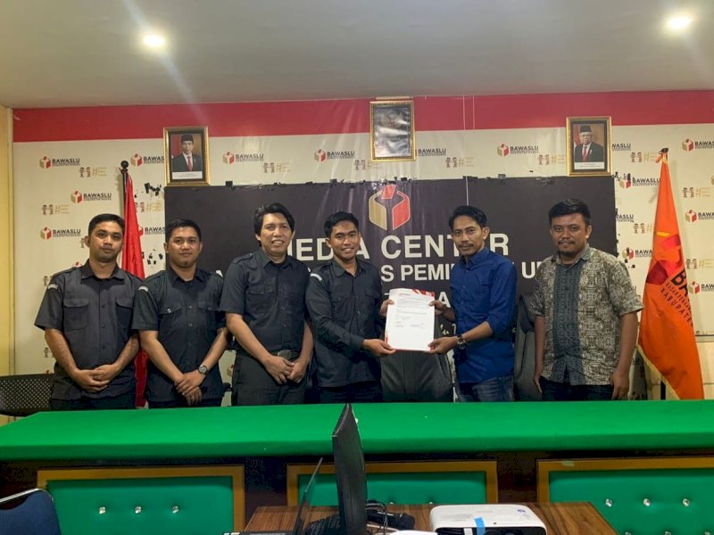 Badan Pengawas Pemilihan Umum (Bawaslu) Kabupaten Maros menerima pencabutan permohonan penyelesaian sengketa pemilihan yang diajukan Suhartina Bohari melalui kuasa hukumnya, Selasa (17/9/2024). @Jejakfakta/dok. Bawaslu Maros