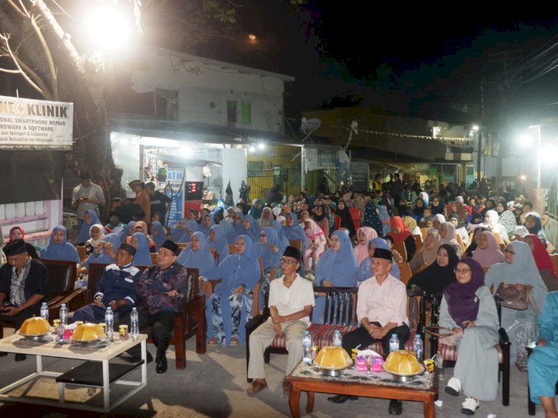  Bakal Calon Wali Kota Makassar, Munafri Arifuddin menghadiri acara maulid Nabi Muhammad SAW di Kelurahan Mangasa RW 05, Kecamatan Tamalate, Kota Makassar pada Sabtu (21/09/2024) malam. @Jejakfakta/dok. Istimewa