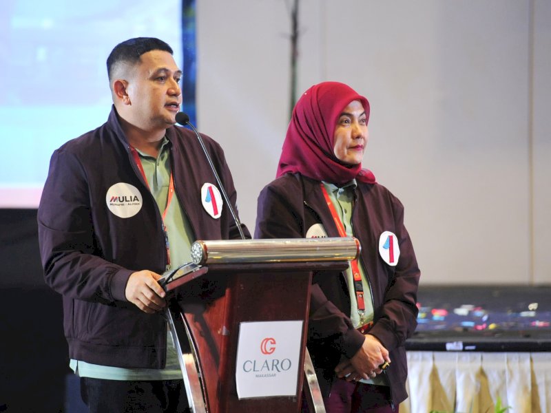 Calon Wali Kota Makassar dan Wakil Walikota Makasar Munafri Arifuddin - Aliyah Mustika Ilham (Mulia) menyuarakan Pilkada damai, saat memberikan sambutan usai pengundian nomor urut yang diselenggarakan oleh KPU Makassar di Hotel Claro Makassar, Senin (23/9/2024). @Jejakfakta/Reza Arifuddin
