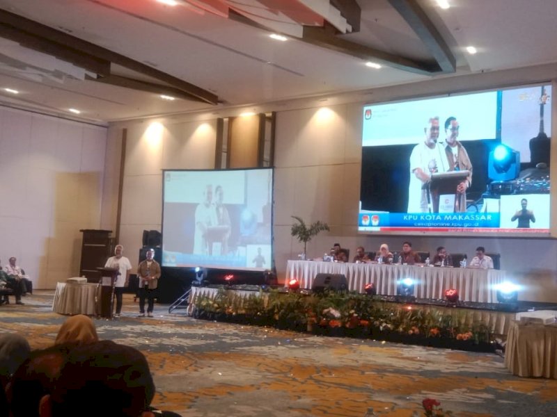 Pasangan Calon Wali Kota Makassar dan Wakil Wali kota Makassar, Muhammad Amri Arsyid - Abdul Rahman Bando saat memberi sambutan usai penetapan nomor urut calon Wali Kota dan Wakil Wali Kota oleh KPU Makassar, di Hotel Claro, Senin (23/9/2024). @Jejakfakta/Samsir