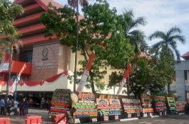 Hari Ini 85 Anggota DPRD Sulsel Dilantik, Banjir Karangan Bunga Ucapan Selamat