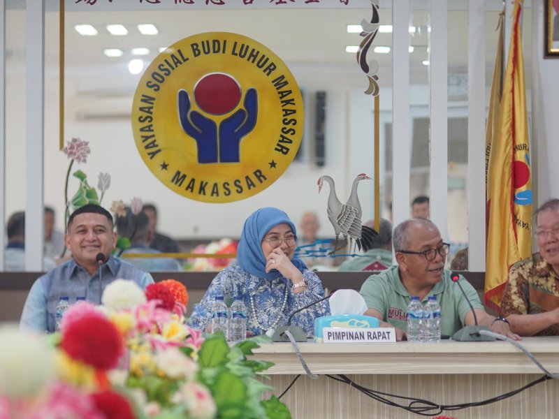  Pasangan Calon Walikota dan Wakil Walikota Makassar Munafri Arifuddin - Aliyah Mustika Ilham melakukan kunjungan silaturahmi ke Yayasan sosial Budi Luhur Makassar, Rabu (25/09/2024). @Jejakfakta/Reza Arifuddin