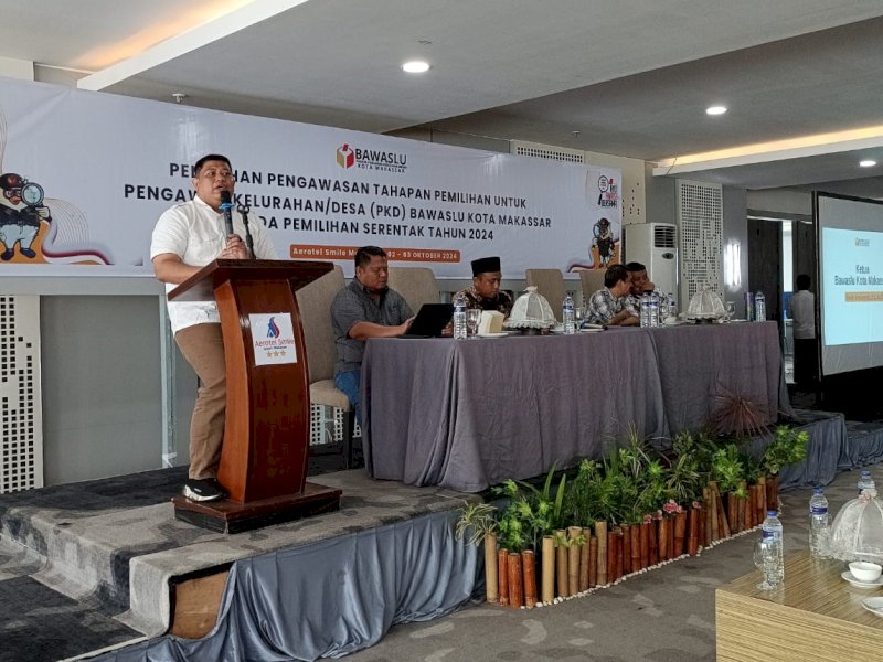 Ketua Bawaslu Kota Makassar, Dede Arwinsyah saat memberikan sambutan pada pelatihan khusus untuk pengawas kelurahan/desa, di Aerotel Smile Makassar. @Jejakfakta/dok. Istimewa