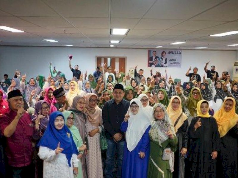 Kelompok Relawan Masale Community silaturahmi bareng Calon Wali Kota Makassar, Munafri Arifuddin alias Appi di di Lantai 4 Gedung Graha Pena Jalan Urip Sumohardjo, Senin (7/10/2024). @Jejakfakta/dok. Istimewa

