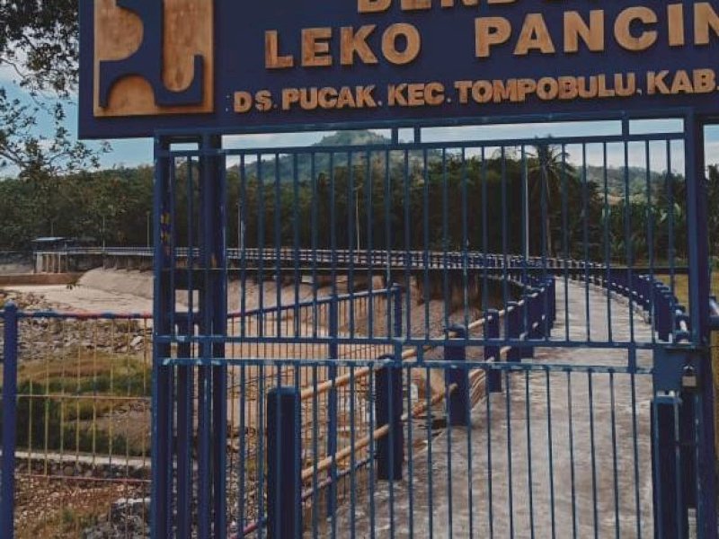 Kondisi Bendungan Lekopancing saat ini mengering.