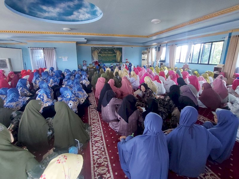 Calon Wakil Walikota Aliyah Mustika Ilham, saat silaturahmi bersama majelis taklim banjar dan Aliyah Mustika Ilham, Minggu (13/10/2024). @Jejakfakta/dok. Istimewa