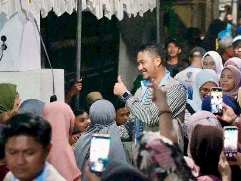 Calon Wali Kota Makassar Andi Seto Asapa saat blusukan untuk menemui warga pada Rabu (16/10/2024). @Jejakfakta/Istimewa