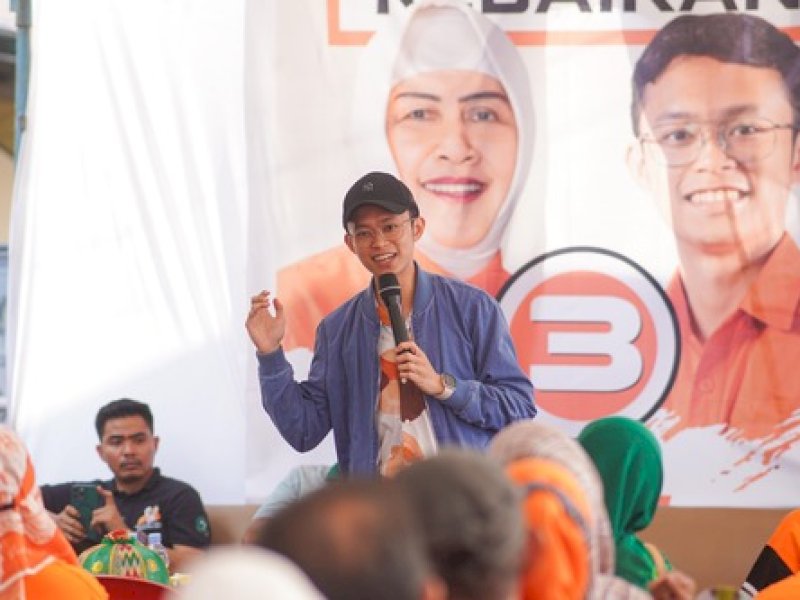 Calon Wakil Walikota Makassar nomor urut 3, Ilham Ari Fauzi Amir Uskara, saat melakukan kampanye keliling di wilayah Kecamatan Tamalanrea, Rabu (16/10/2024). @Jejakfakta/Istimewa