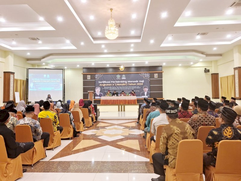 Tenaga Ahli Menteri Agama RI, H. Hasanuddin Ali, membuka pelatihan Sertifikasi Pembimbing Manasik Haji Angkatan X (Mandiri) Tahun 2024, Jumat (18/10/2024). @Jejakfakta/Istimewa