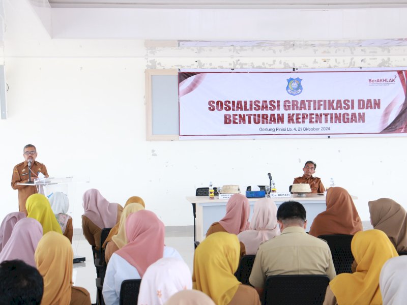 Sosialisasi Gratifikasi dan Benturan Kepentingan kepada para Aparatur Sipil Negara lingkup Pemda Bulukumba di lantai 4 Gedung Pinisi ini dibuka oleh Pjs Bupati Bulukumba Muhammad Rasyid, Senin (21/10/2024). @Jejakfakta/dok. Humas Pemkab Bulukumba