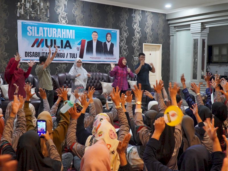 Calon Wakil Wali Kota Makassar, nomor urut 01 Aliyah Mustika Ilham silaturahmi  bersama Disabilitas Tuna Rungu/Tuli, di Cafe Mella, Jl. Sunu, Kecamatan Tallo, Minggu (20/10/2024). @Jejakfakta/dok. Istimewa