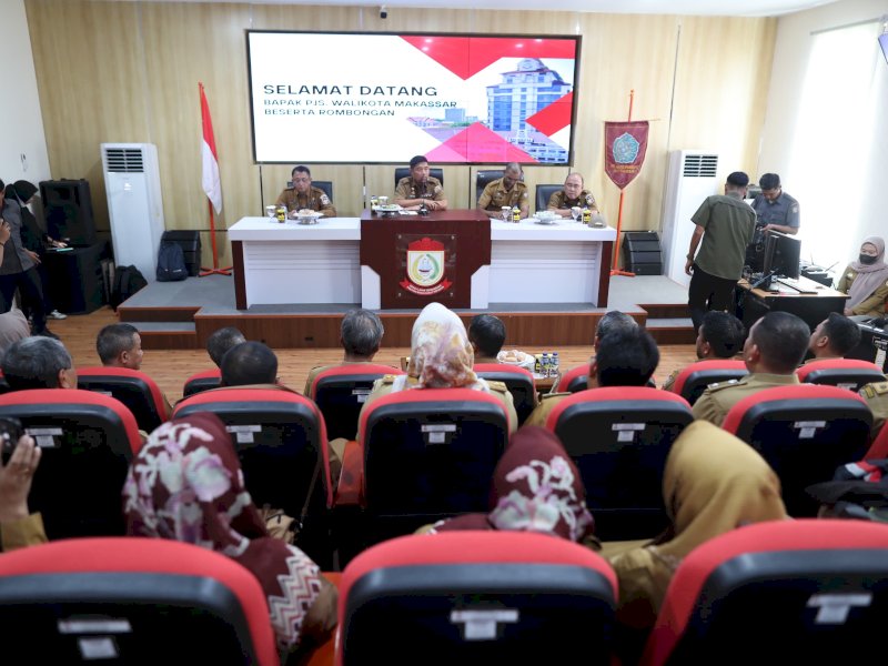 Pjs Wali Kota Makassar, Andi Arwin Azis lakukan serangkaian silaturahmi ke tiga kecamatan, yakni Kecamatan Makassar, Kecamatan Ujung Pandang, dan Kecamatan Wajo, Selasa (22/10/2024). @Jejakfakta/dok. Humas Pemkot Makassar