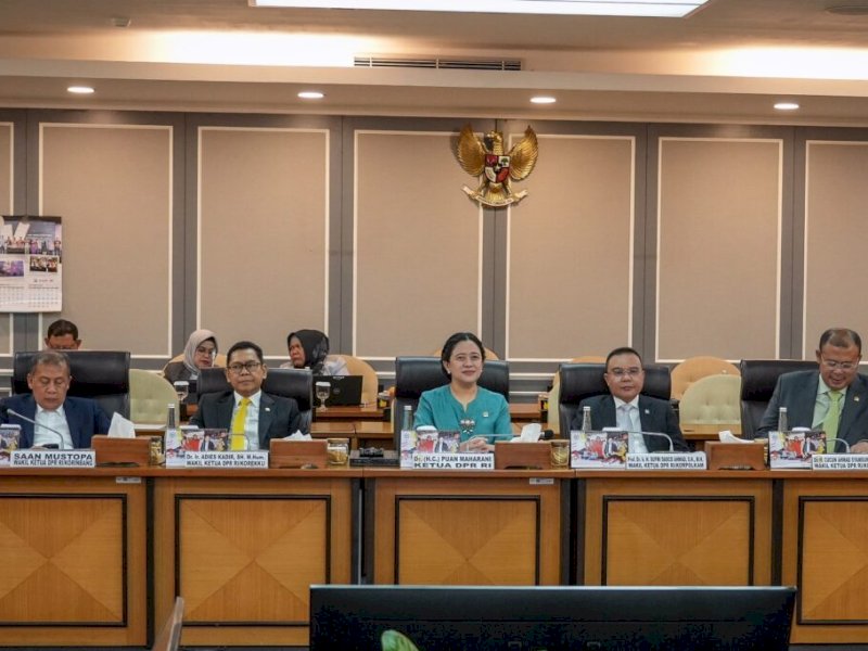 Dewan Perwakilan Rakyat (DPR) RI resmi menetapkan pembagian mitra kerja untuk 13 komisi di Parlemen melalui rapat paripurna yang dipimpin oleh Ketua DPR, Puan Maharani di Senayan, Jakarta Pusat, Selasa (22/10/2024). @Jejakfakta/Istimewa