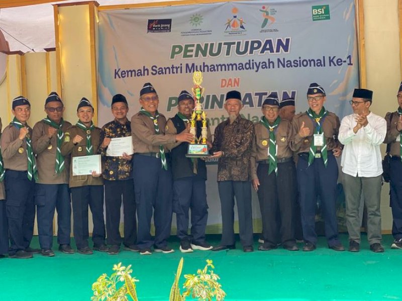 Sulawesi Selatan menjadi Juara Umum I Kemah Santri Nasional Pesantren Muhammadiyah I yang diadakan di Karanganyar Jawa Tengah. @Jejakfakta/Istimewa