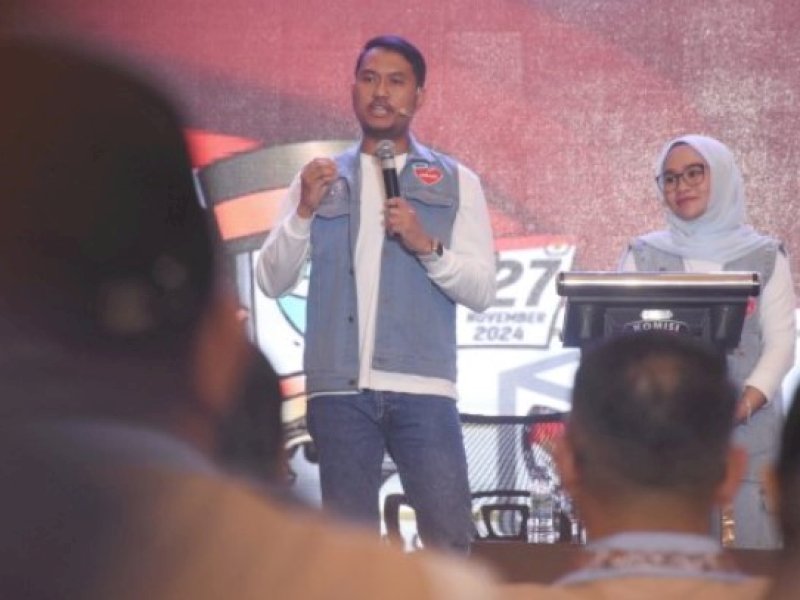 Pasangan Andi Seto Asapa-Rezki Mulfiati Lutfi tampil percaya diri dalam debat perdana Pilwalkot Makassar 2024 yang digelar di Hotel Dalton, Jalan Perintis Kemerdekaan, Makassar, Sabtu (26/10/2024). @Jejakfakta/Foto: Istimewa