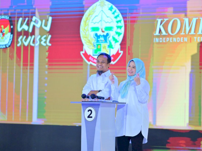 Paslon Andi Sudirman Sulaiman-Fatmawati Rusdi (Andalan Hati) saat debat perdana Pilgub Sulsel di Hotel Four Point By Sheraton, Makassar, Senin (28/10/2024). Foto: Istimewa