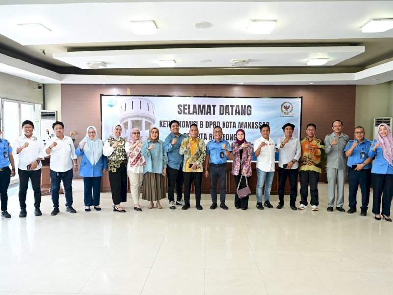 Komisi B DPRD Kota Makassar kunjungan dalam rangka peninjauan lapangan ke Kantor Pusat PDAM Makassar, Jl Dr Sam Ratulangi, Selasa (29/10/2024).