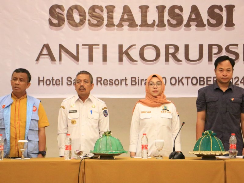 Inspektorat Daerah Bulukumba menggelar Sosialisasi Anti Korupsi di Ballroom Hotel Same Resort, Tanjung Bira, Rabu, 30 Oktober 2023. Sosialisasi ini, dihadiri seratusan peserta baik di lingkup OPD maupun Pimpinan dan Anggota DPRD Bulukumba. @Jejakfakta/dok. Pemkab Bulukumba