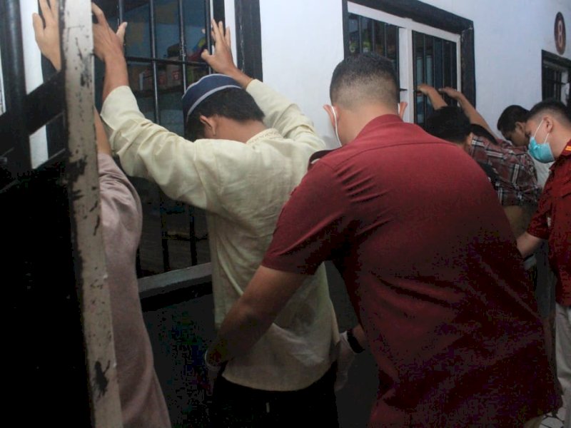Petugas Rutan Kelas I Makassar kembali melakukan pemeriksaan ruang para tahanan. @Jejakfakta/Istimewa
