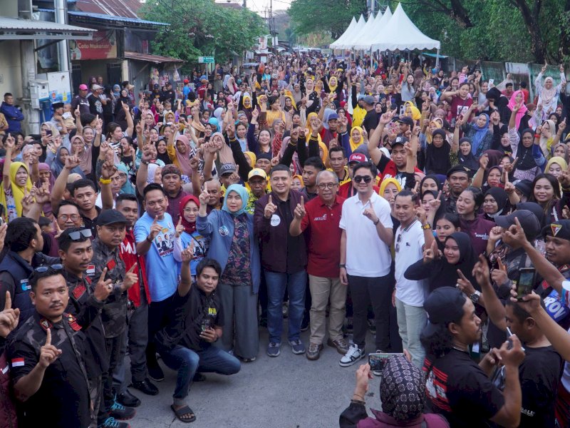 Kampanye pasangan calon Wali Kota dan Wakil Wali Kota Makassar 2024, Munafri Arifuddin - Aliyah Mustika Ilham (MULIA) dibanjiri warga. @Jejakfakta/dok. Istimewa