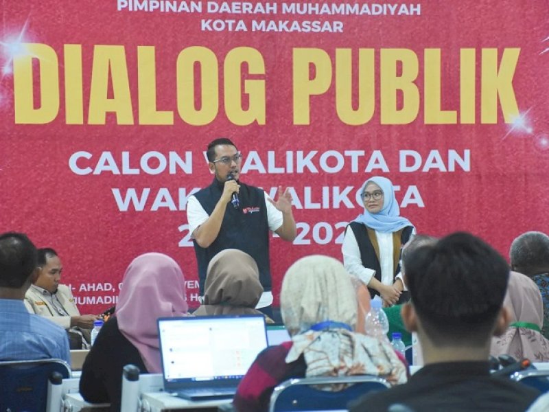 Pasangan Calon Wali Kota dan Wakil Wali Kota Makassar, Andi Seto Asapa-Rezki Mulfiati Lutfi menghadiri dialog publik, di Aula Fakultas Kedokteran Universitas Muhammadiyah (Unismuh) Makassar, Sabtu (9/11/2024). @Jejakfakta/Istimewa