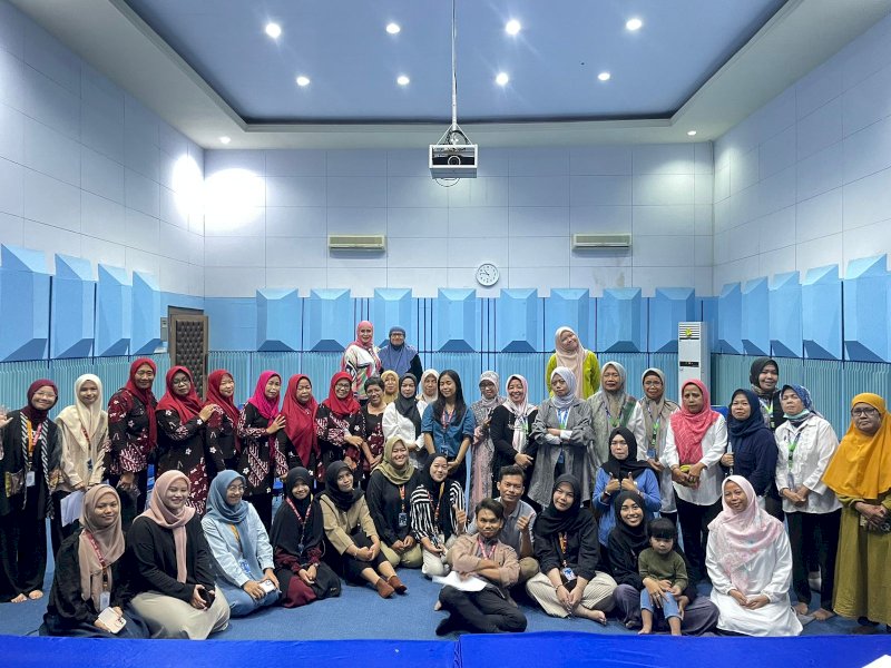 Yamali TB Sulsel mengadakan penyuluhan kesehatan terkait bahaya TBC di stasiun RRI Makassar, pada Jumat (8/11/2024). @Jejakfakta/Istimewa 