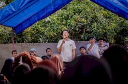 Kunjungi Lakkang, Ratusan Warga Antusias Sambut Cawalkot Andi Seto