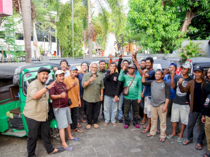 Komunitas Bajaj Kota Makassar resmi menyatakan dukungan untuk Pasangan AMAN nomor urut empat, Amri Arsyid-Rahman Bando yang akan bertarung di Pilwali Makassar 2024. @Jejakfakta/Foto: Istimewa