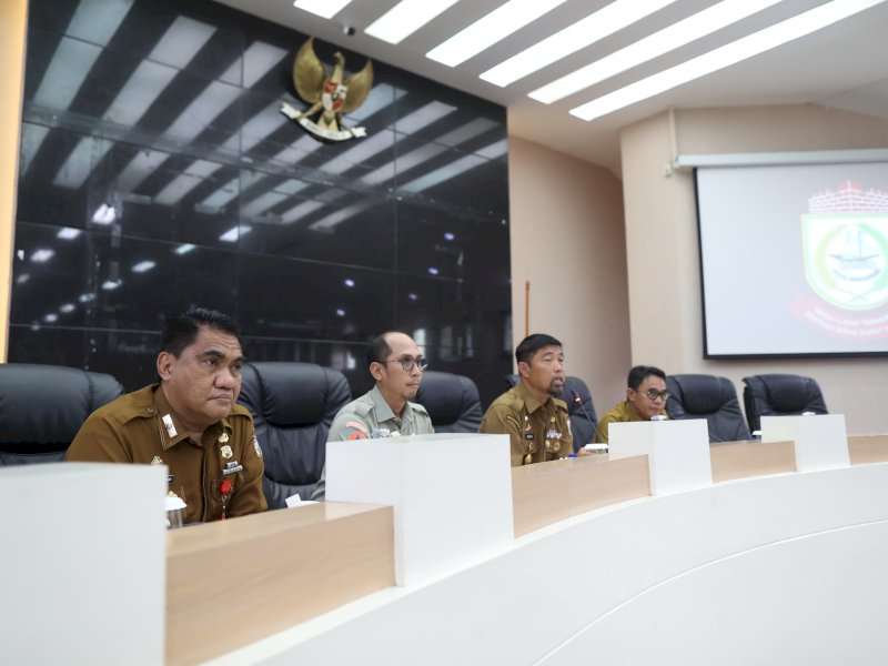  Pjs Wali Kota Makassar, Andi Arwin Azis pimpin Rapat Koordinasi (Rakor) bersama seluruh jajaran OPD, camat serta lurah se Kota Makassar, di ruang Sipakatau, kantor Balaikota, Selasa (12/11/2024). @Jejakfakta/dok. Istimewa