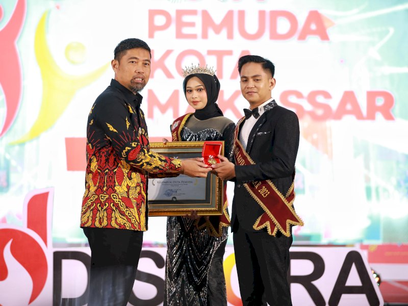  Penjabat Sementara (Pjs) Wali Kota Makassar, Andi Arwin Azis, membuka secara resmi Grand Final Pemilihan Duta Pemuda Kota Makassar 2024 yang digelar di Hotel Karebosi Premier, Minggu (10/11/2024) malam. @Jejakfakta/Istimewa