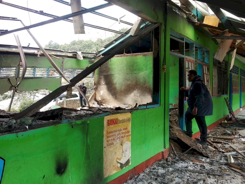 Ruang Kelas rusak parah akibat erupsi gunung lewotobi. @Jejakfakta/dok. Mitra Save the Children