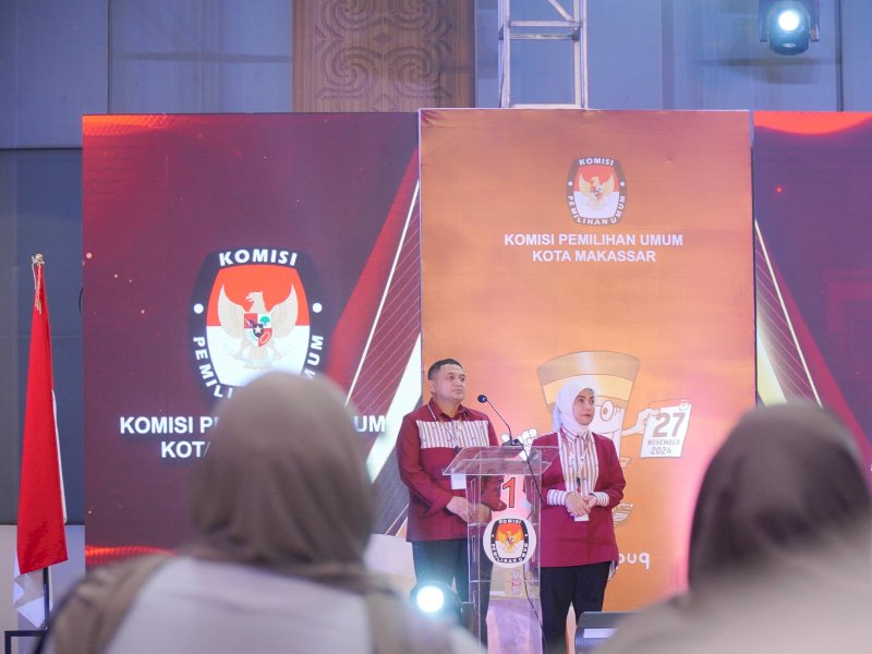 Paslon Appi-Aliyah saat debat publik kedua antar pasangan calon (Paslon) Pilwalkot di Hotel Four Point By Sheraton Makassar pada Rabu, 13 November 2024. @Jejakfakta/Istimewa