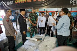 Tinjau Gudang KPU, Andi Arwin Azis: Logistik Pilkada Siap Didistribusikan