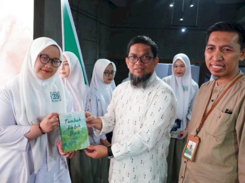 Kepala Dinas Pendidikan Sulawesi Selatan, Iqbal Nadjamuddin menghadiri Athirah Baruga Education Expo (ABEE) Vol 3. Pameran pendidikan ini berlangsung di Nipah Mall, selama dua hari, Jumat-Sabtu (15-16/11/2024). @Jejakfakta/Istimewa