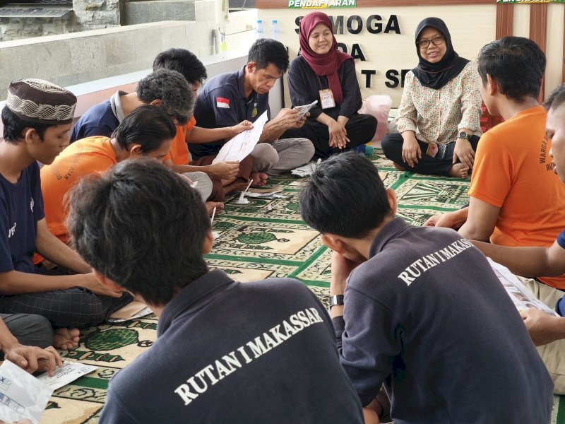 15 warga binaan kasus narkotika di Rumah Tahanan Negara (Rutan) Kelas I Makassar mengikuti kegiatan Health Reduction atau Pengurangan Dampak Buruk Penggunaan Narkoba di Klinik DR. Sahardjo Rutan Kelas I Makassar, Rabu, (20/11/2024) kemarin. @Jejakfakta/Istimewa