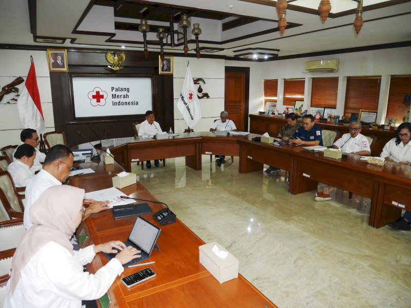 Ketua Umum Palang Merah Indonesia (PMI), Jusuf Kalla (JK), saat rapat koordinasi secara online pada Senin (25/11/2024). JK menginstruksikan seluruh jajaran PMI untuk meningkatkan kewaspadaan menghadapi potensi bencana. @Jejakfakta/dok. PMI
