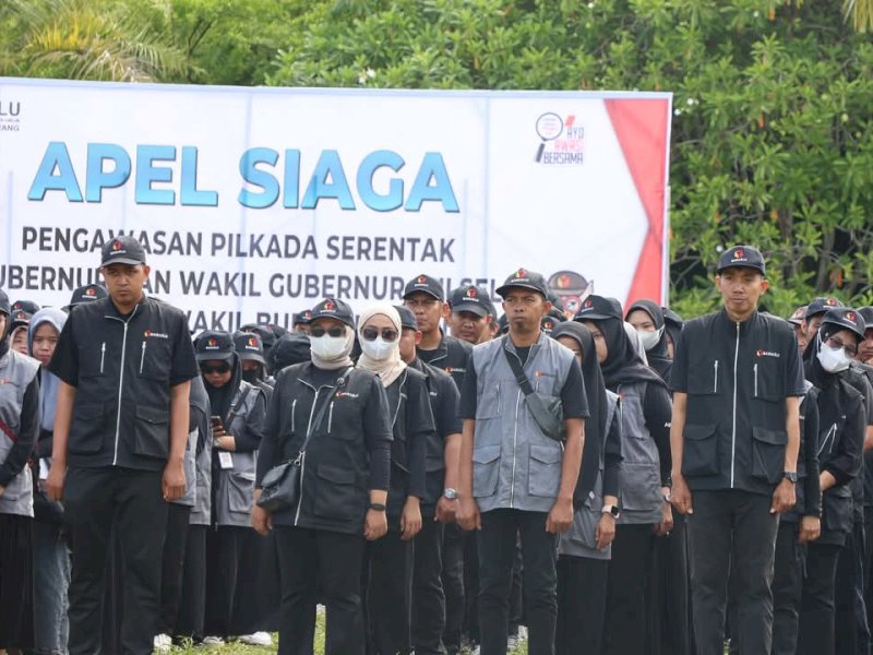 Pj. Bupati Pinrang, H. Ahmadi Akil memimpin langsung Apel Siaga Badan Pengawas Pemilihan Umum (Bawaslu) Kabupaten Pinrang yang digelar di Lasinrang Park, Senin (25/11). @Jejakfakta/Istimewa