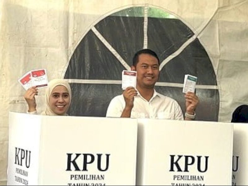 Calon Wali Kota Makassar, Sulawesi Selatan (Sulsel), Andi Seto Gadhista Asapa saat menggunakan hak suaranya di TPS 04 Kelurahan Ballaparang, Rabu (27/11/2024). @Jejakfakta/Istimewa