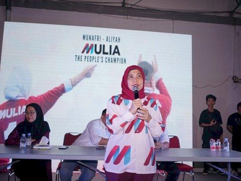 Aliyah Mustika Ilham sampaikan orasi kemenangan di hadapan ribuan pendukung di Posko Induk MULIA, Jl AP Pettarani Makassar, Rabu (27/11/2024) malam.  @Jejakfakta/Istimewa