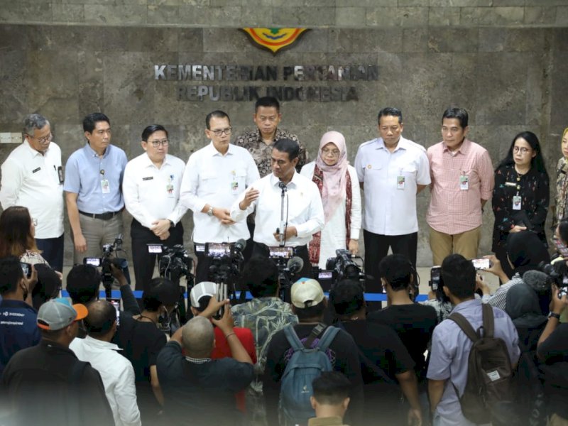 Menteri Pertanian Andi Amran Sulaiman saat konferensi pers di Kantor Pusat Kementan, Jakarta, Selasa pekan ini, menyampaikan, Kementan secara tegas memasukkan empat perusahaan pupuk ke dalam daftar hitam (blacklist) karena terbukti mengedarkan pupuk palsu.