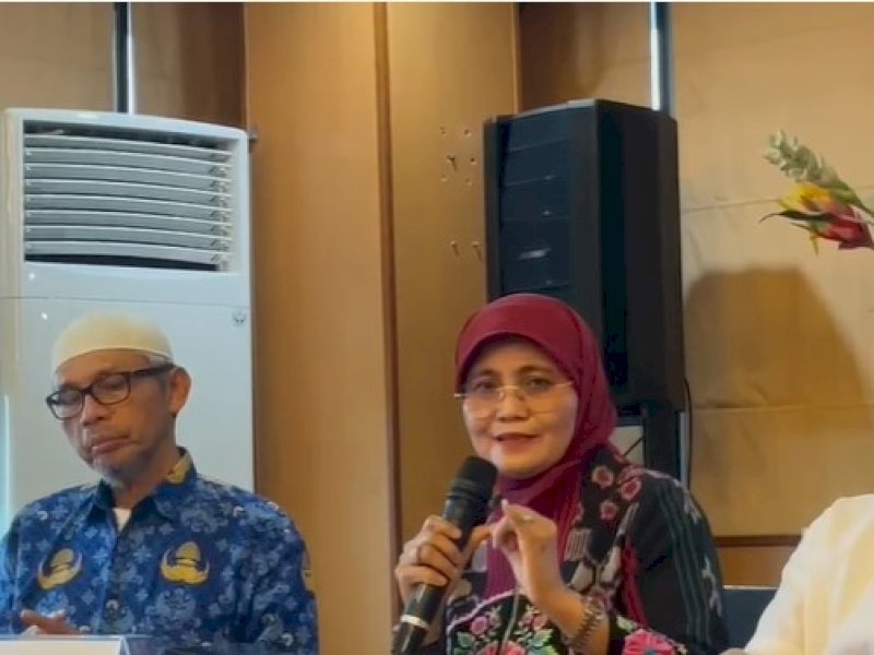 Ketua Satgas PPKS Unhas, Prof Farida Patitingi memberikan keterangan kepada wartawan di Gedung Rektorat Unhas, Jumat (29/11/2024). @Jejakfakta/Istimewa