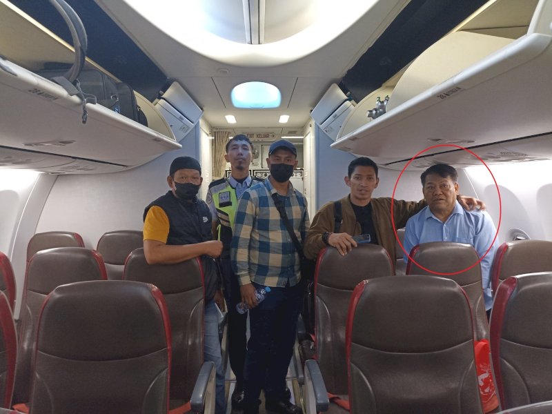 Tim Tangkap Buronan (Tabur) Kejati Sulsel bersama Tim Tabur Kejari Pinrang dibantu Tim Tabur AMC Kejagung RI menangkap buronan tersangka kasus dugaan tindak pidana korupsi dalam Pengelolaan Gedung Mall Pinrang tahun 2017 sampai 2024, Senin (3/12/2024) lalu. @Jejakfakta/dok. Kejati Sulsel