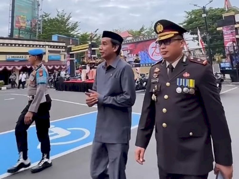 Ketua DPRD Kota Makassar Rudianto Lallo menghadiri undangan upacara Hari Bhayangkara ke-78 yang berlangsung di halaman Polrestabes Makassar, Jl Ahmad Yani, Kota Makassar, Senin (1/7/2024).
