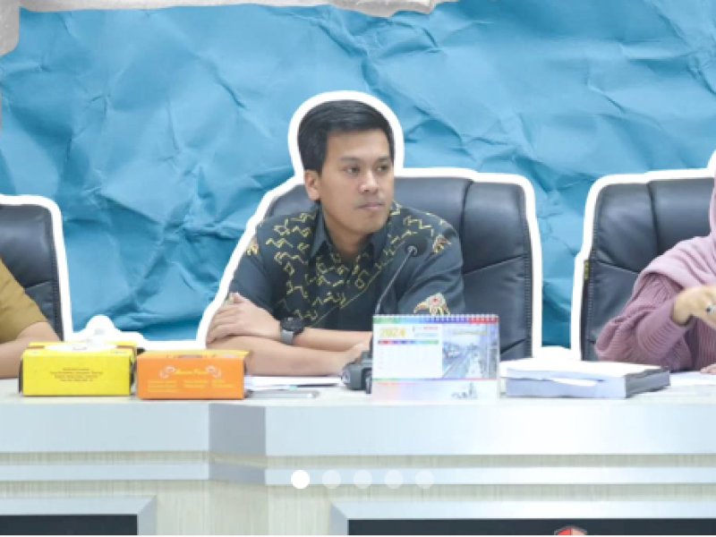Badan Musyawarah DPRD Kota Makassar, Selasa (6/8/2024), menggelar rapat penting untuk membahas Rancangan Kebijakan Umum Anggaran dan Prioritas Plafon Anggaran Sementara (KUA/PPAS) APBD Tahun 2025. Koordinator Bamus Nurhaldin NH (tengah) yang memimpin rapat.