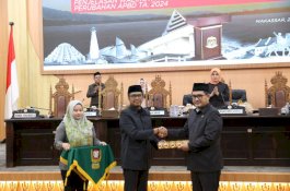 Pj Sekda Makassar Firman Pagarra Sampaikan Penjelasan Wali Kota Terhadap Ranperda APBD Perubahan 2024